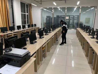 計算機學(xué)院學(xué)生黨員開展志愿服務(wù)活動，用專業(yè)技能服務(wù)師生